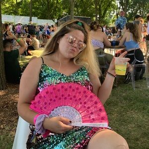 Meet your Posher, Leslie